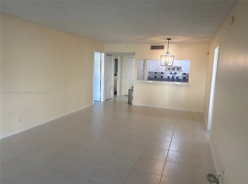 For Rent: $2,300 (2 beds, 2 baths, 1106 Square Feet)