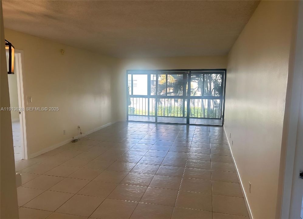 For Rent: $2,300 (2 beds, 2 baths, 1106 Square Feet)