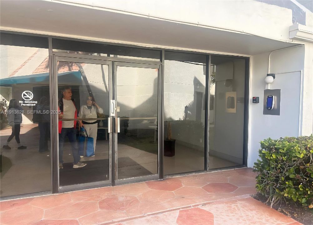 For Rent: $2,300 (2 beds, 2 baths, 1106 Square Feet)