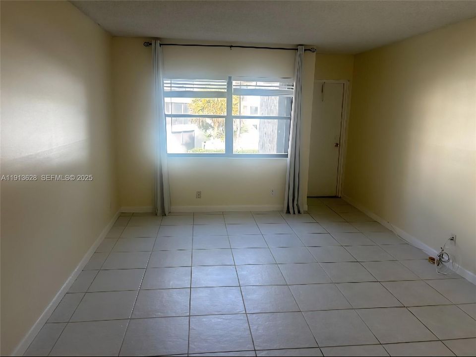 For Rent: $2,300 (2 beds, 2 baths, 1106 Square Feet)