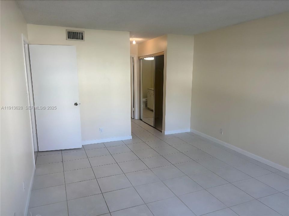 For Rent: $2,300 (2 beds, 2 baths, 1106 Square Feet)