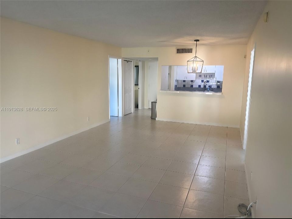 For Rent: $2,300 (2 beds, 2 baths, 1106 Square Feet)