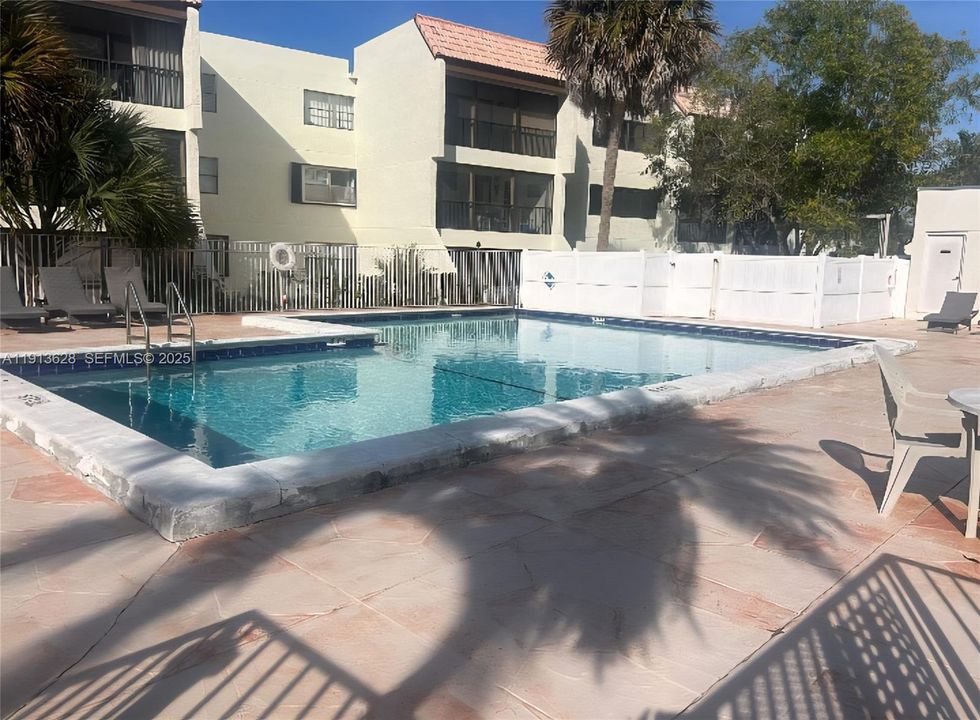 For Rent: $2,300 (2 beds, 2 baths, 1106 Square Feet)