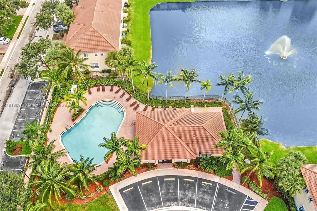 Active With Contract: $408,999 (3 beds, 2 baths, 1514 Square Feet)