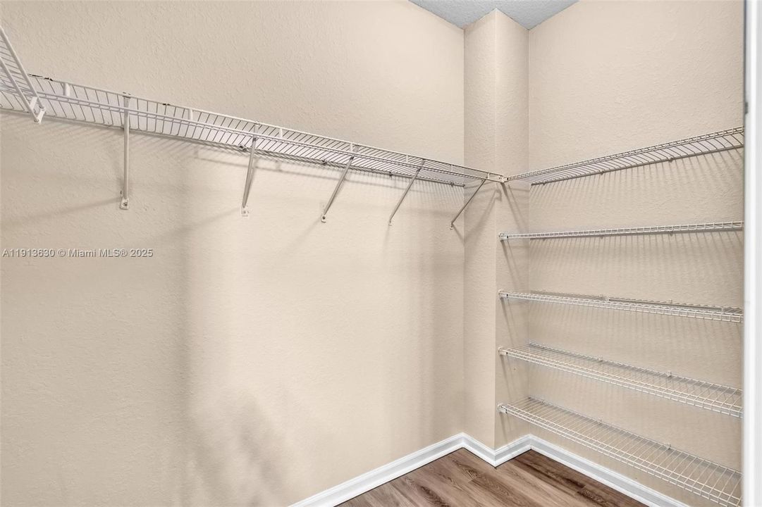 Active With Contract: $408,999 (3 beds, 2 baths, 1514 Square Feet)