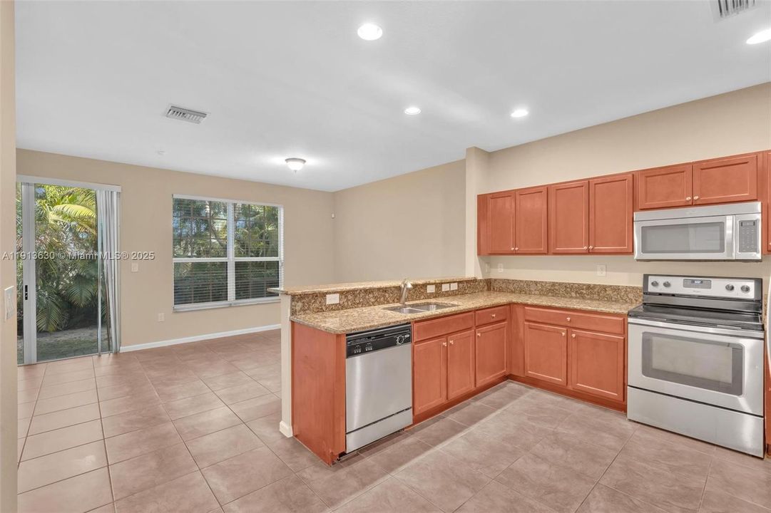 Active With Contract: $408,999 (3 beds, 2 baths, 1514 Square Feet)