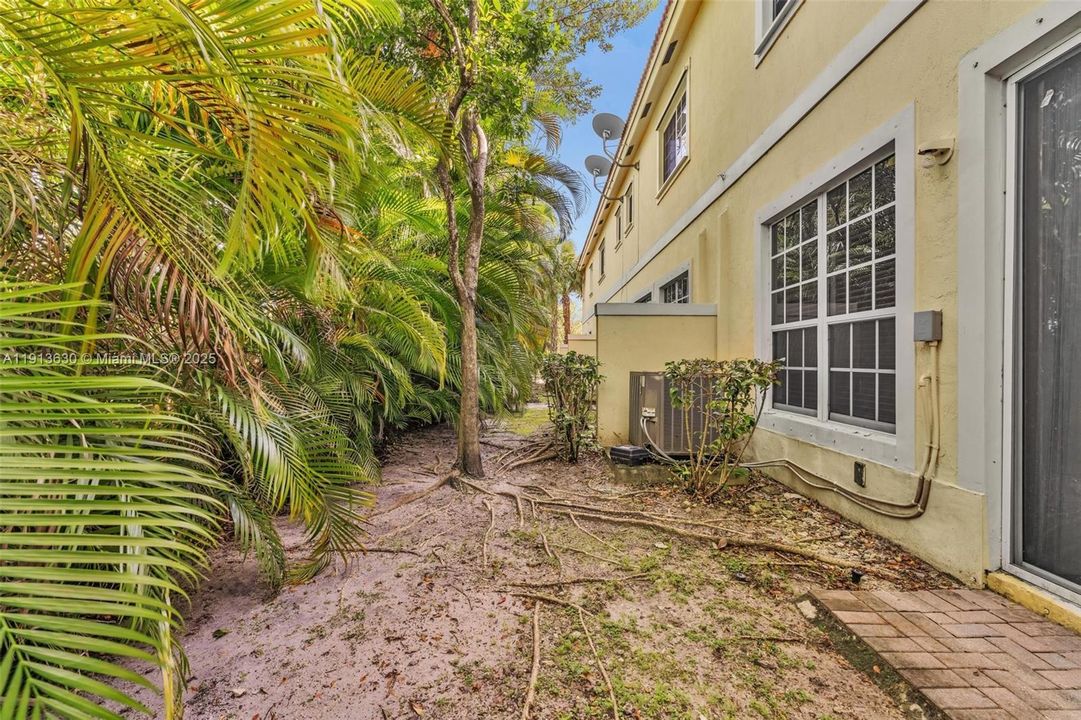 Active With Contract: $408,999 (3 beds, 2 baths, 1514 Square Feet)