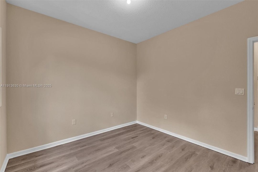 Active With Contract: $408,999 (3 beds, 2 baths, 1514 Square Feet)