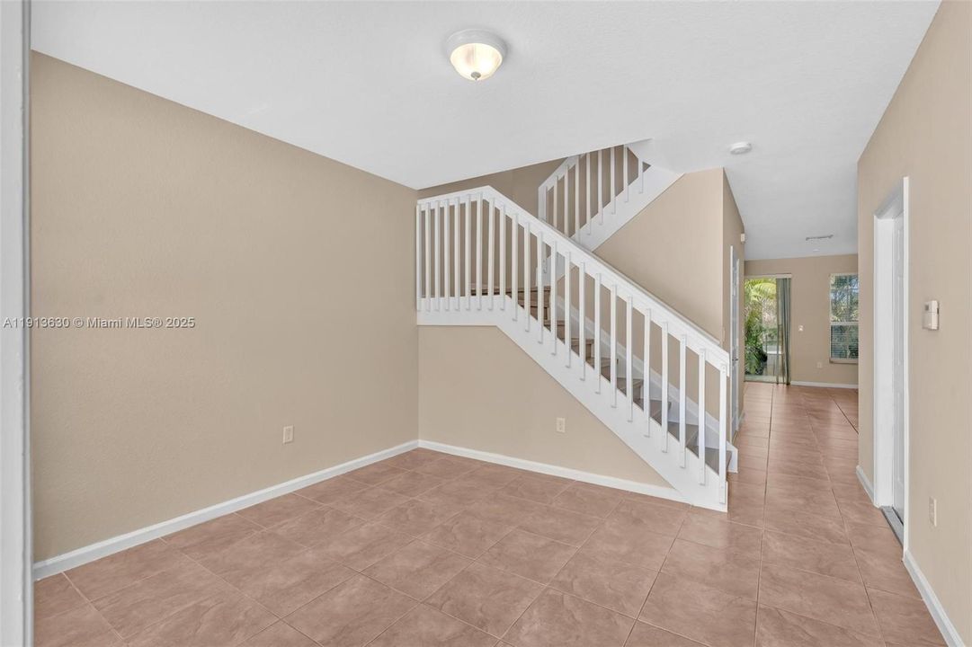 Active With Contract: $408,999 (3 beds, 2 baths, 1514 Square Feet)