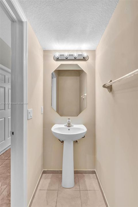 Active With Contract: $408,999 (3 beds, 2 baths, 1514 Square Feet)