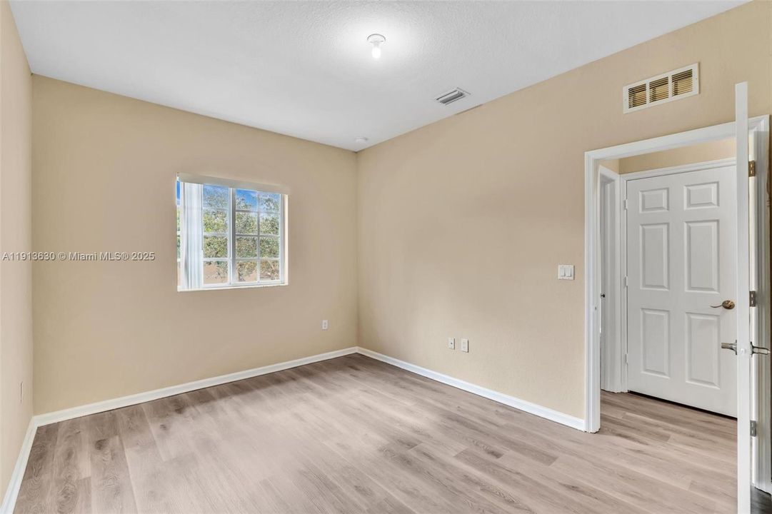 Active With Contract: $408,999 (3 beds, 2 baths, 1514 Square Feet)