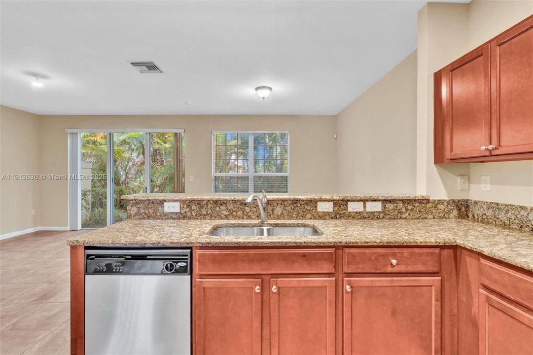 Active With Contract: $408,999 (3 beds, 2 baths, 1514 Square Feet)