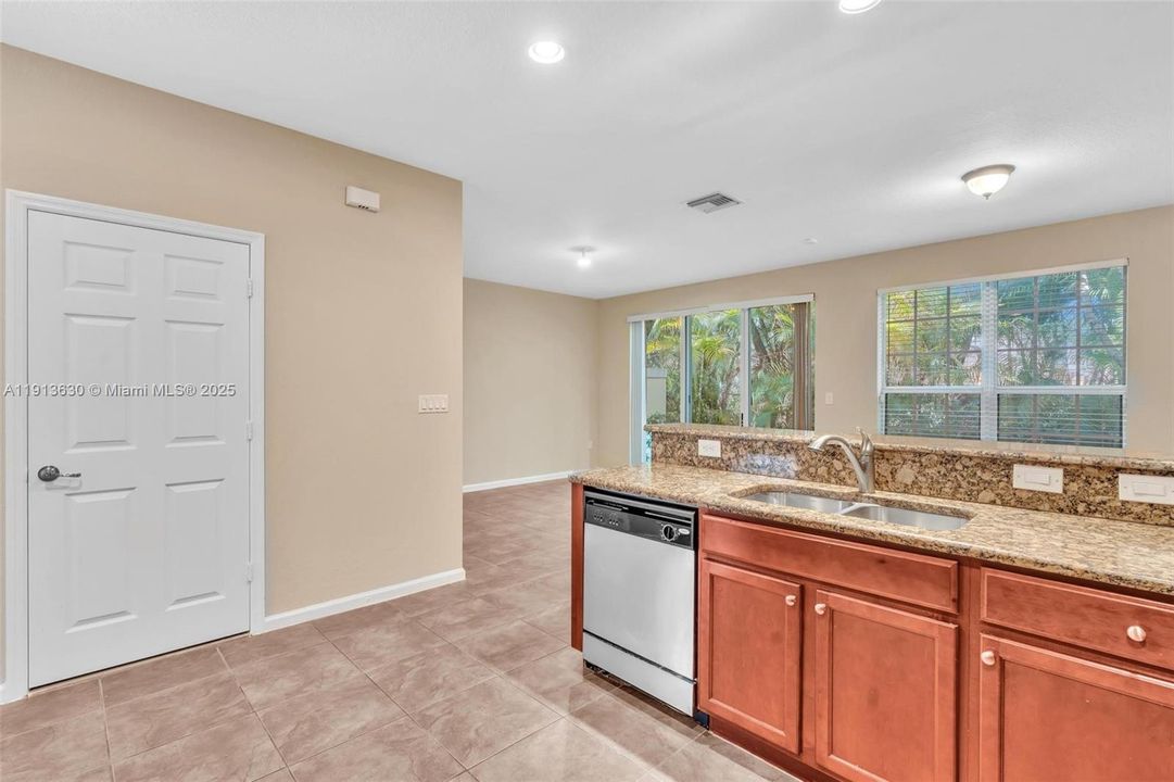 Active With Contract: $408,999 (3 beds, 2 baths, 1514 Square Feet)