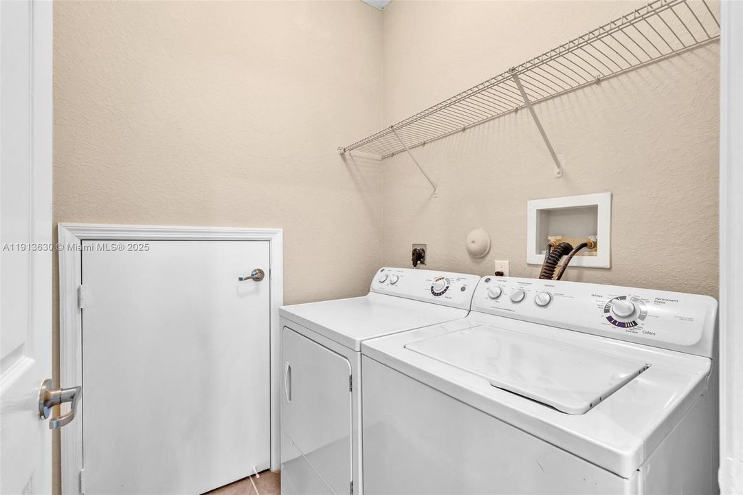 Active With Contract: $408,999 (3 beds, 2 baths, 1514 Square Feet)