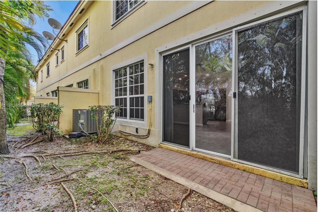 Active With Contract: $408,999 (3 beds, 2 baths, 1514 Square Feet)