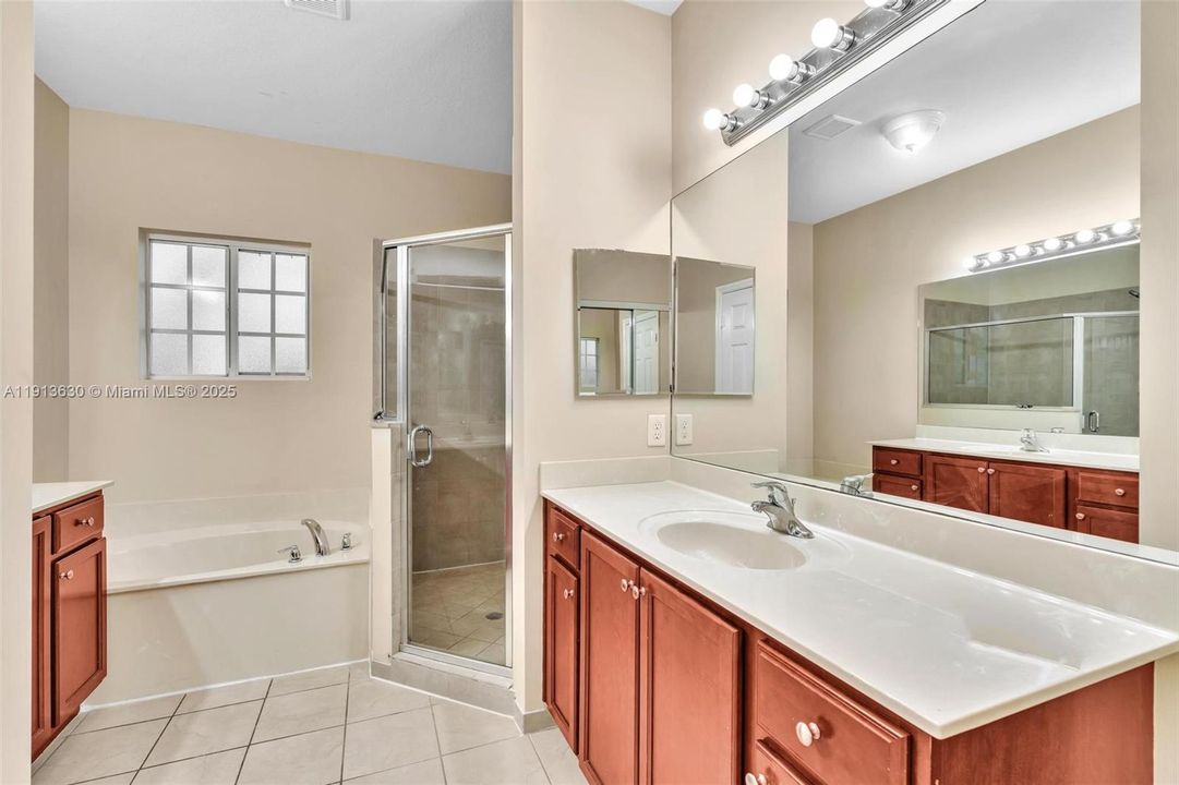 Active With Contract: $408,999 (3 beds, 2 baths, 1514 Square Feet)