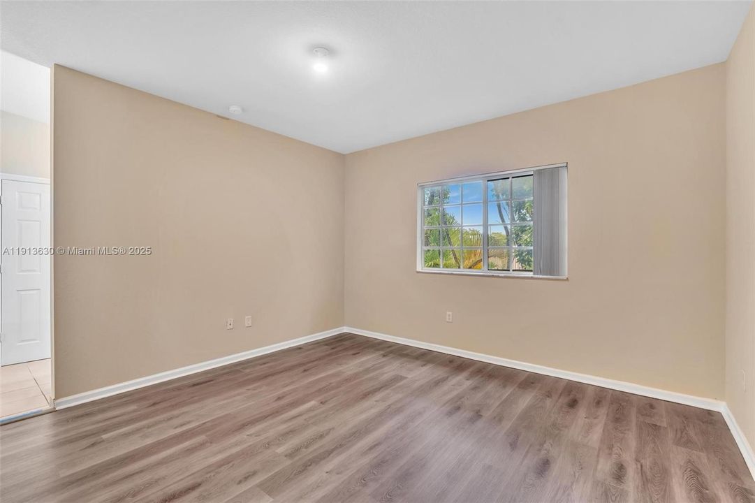 Active With Contract: $408,999 (3 beds, 2 baths, 1514 Square Feet)