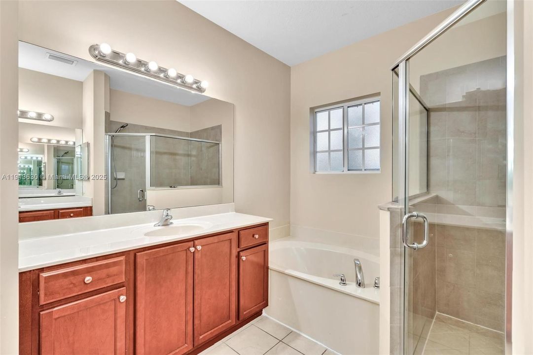 Active With Contract: $408,999 (3 beds, 2 baths, 1514 Square Feet)