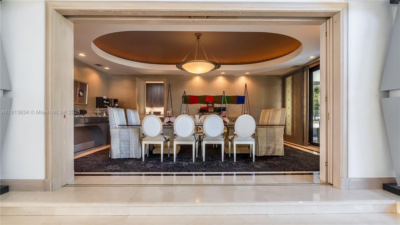 待售: $12,000,000 (7 贝兹, 5 浴室, 10689 平方英尺)