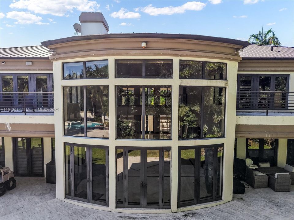 待售: $12,000,000 (7 贝兹, 5 浴室, 10689 平方英尺)