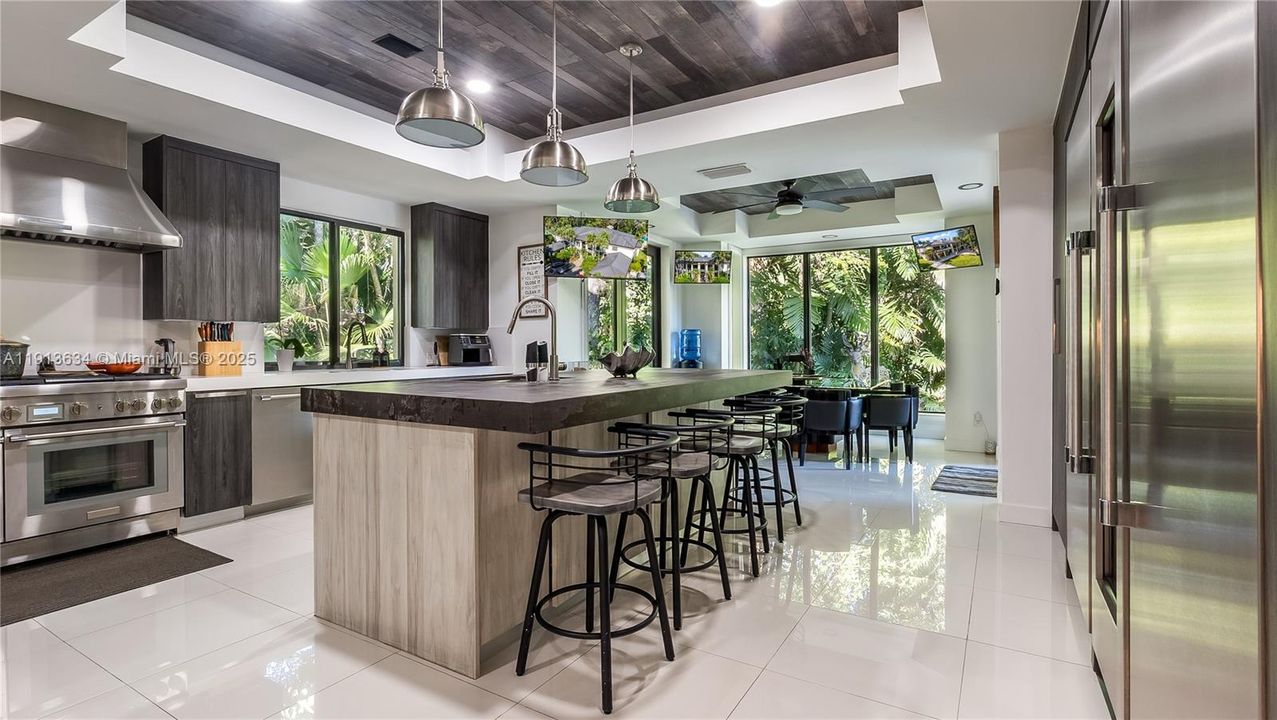 待售: $12,000,000 (7 贝兹, 5 浴室, 10689 平方英尺)