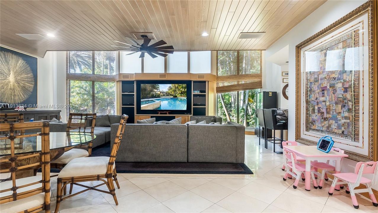 待售: $12,000,000 (7 贝兹, 5 浴室, 10689 平方英尺)