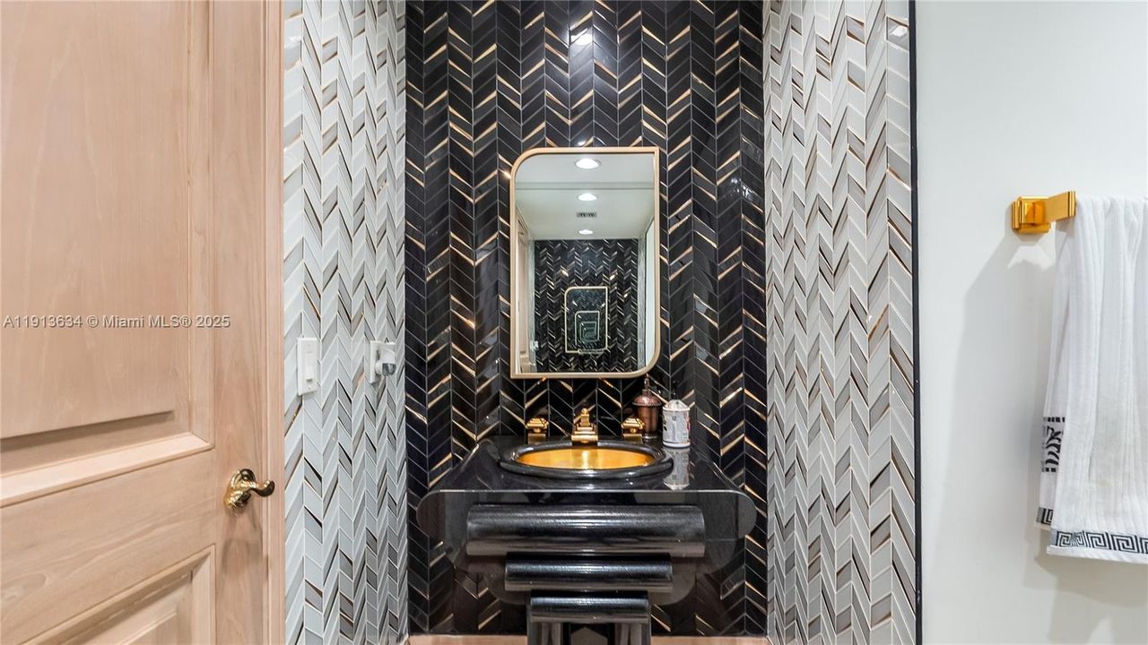 待售: $12,000,000 (7 贝兹, 5 浴室, 10689 平方英尺)