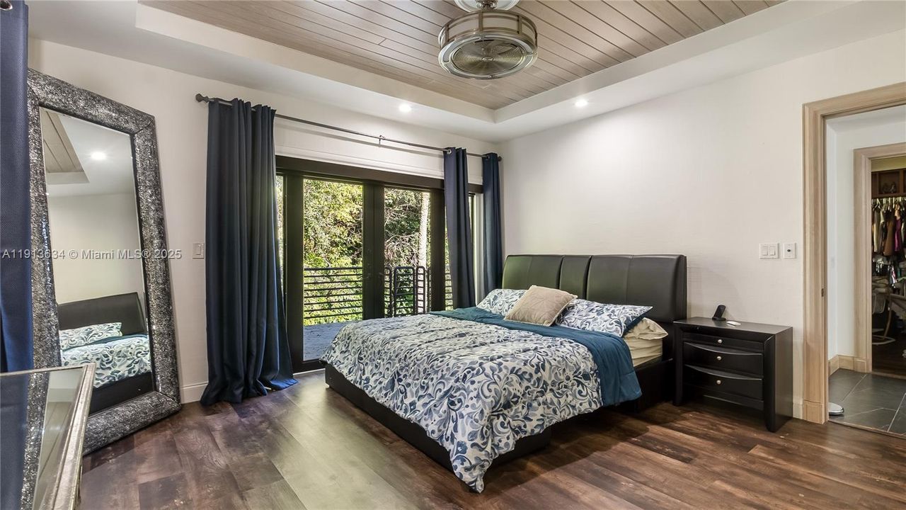 待售: $12,000,000 (7 贝兹, 5 浴室, 10689 平方英尺)