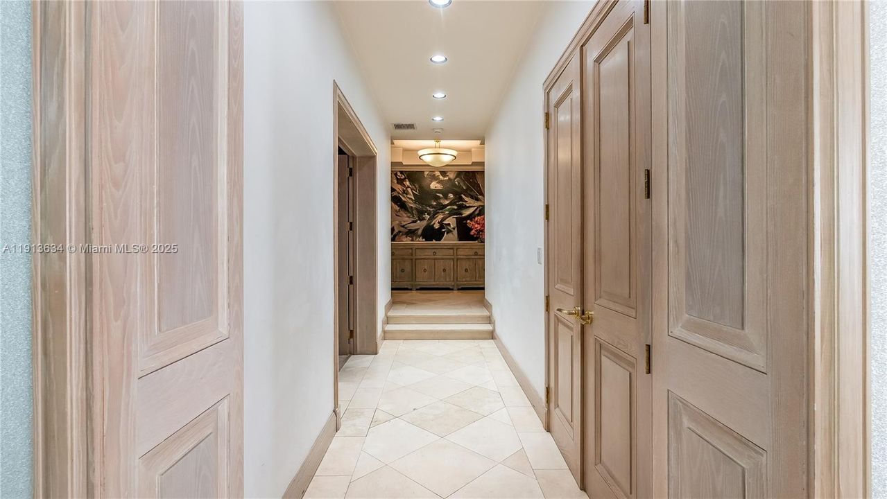 待售: $12,000,000 (7 贝兹, 5 浴室, 10689 平方英尺)