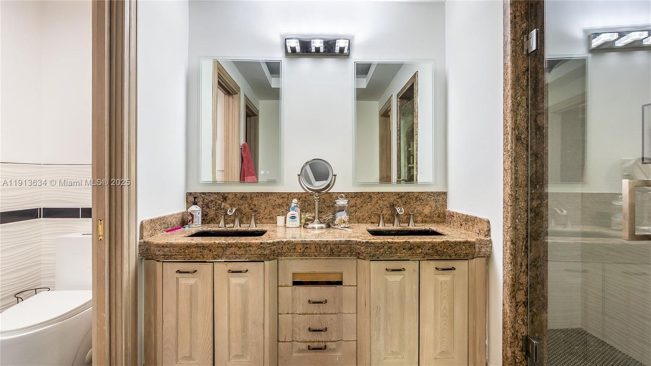 待售: $12,000,000 (7 贝兹, 5 浴室, 10689 平方英尺)