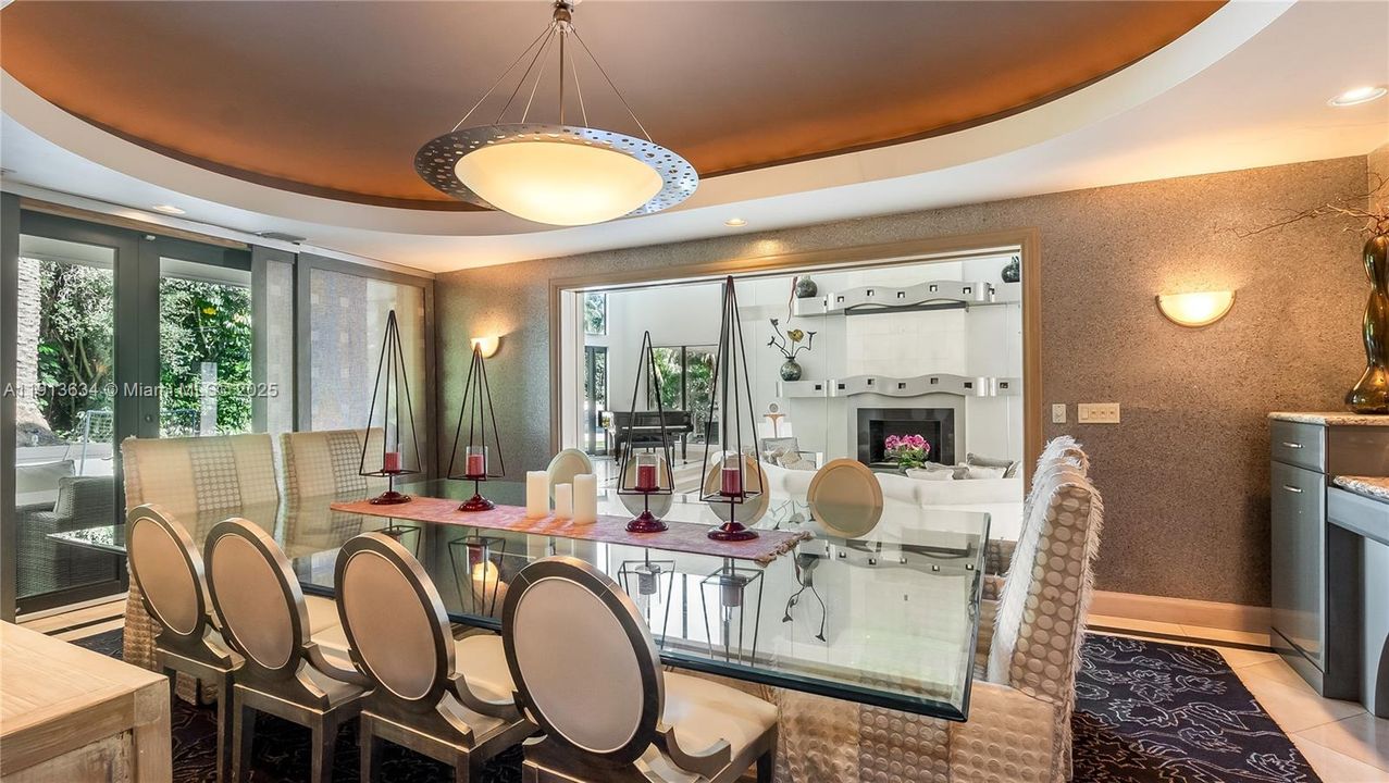 待售: $12,000,000 (7 贝兹, 5 浴室, 10689 平方英尺)