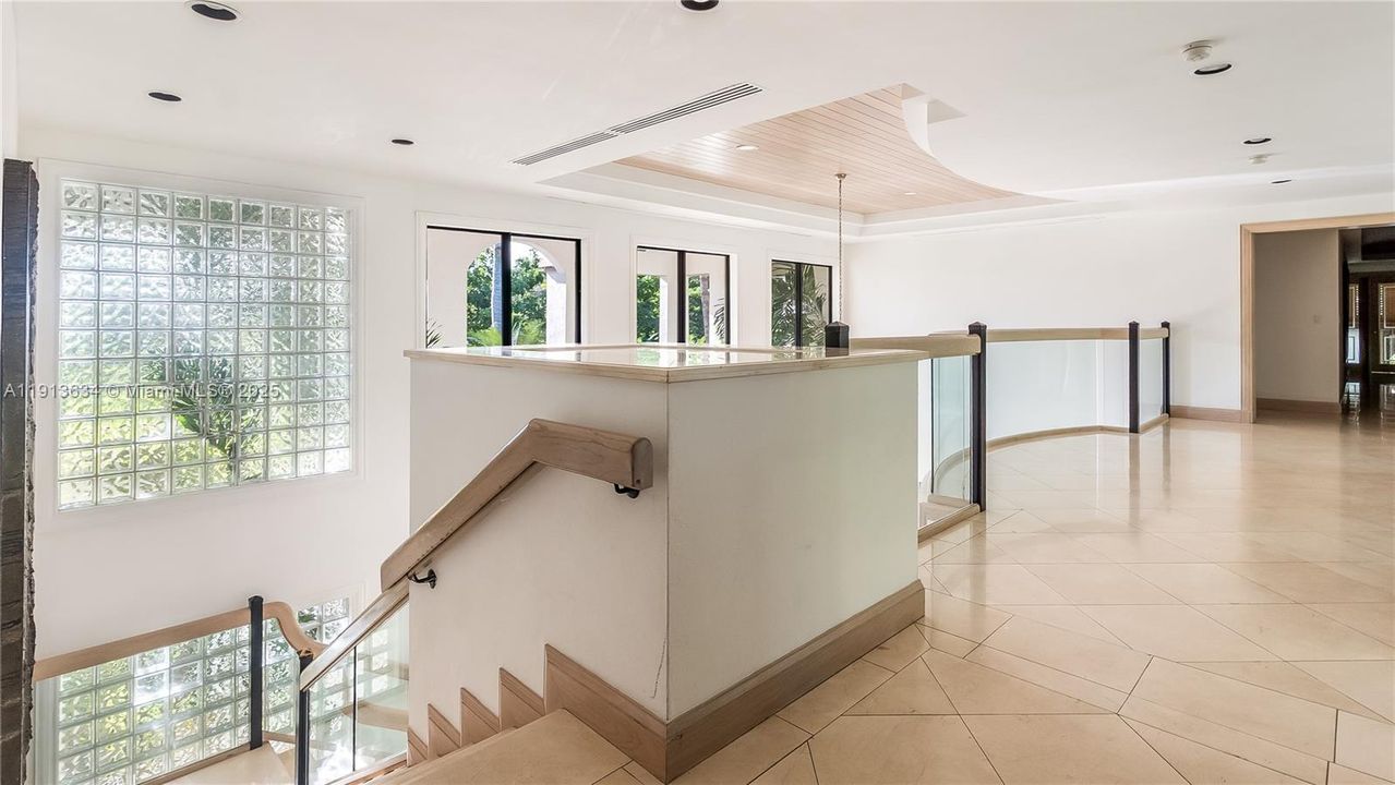 待售: $12,000,000 (7 贝兹, 5 浴室, 10689 平方英尺)