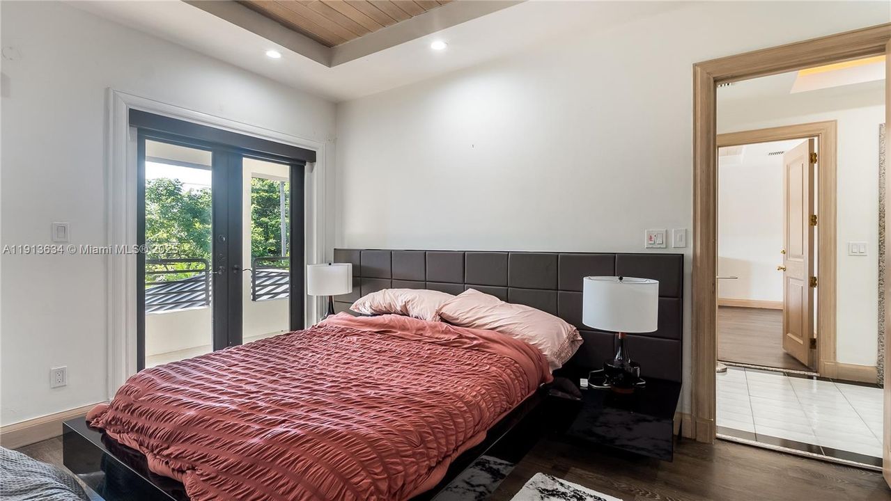 待售: $12,000,000 (7 贝兹, 5 浴室, 10689 平方英尺)