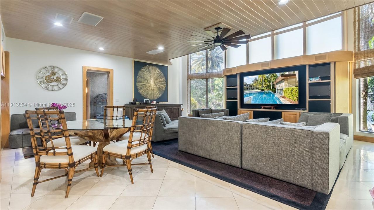 待售: $12,000,000 (7 贝兹, 5 浴室, 10689 平方英尺)