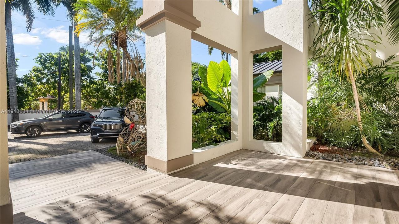 待售: $12,000,000 (7 贝兹, 5 浴室, 10689 平方英尺)