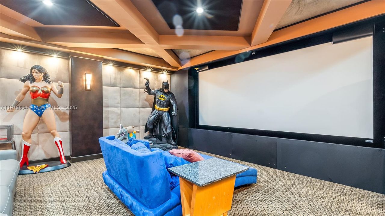 待售: $12,000,000 (7 贝兹, 5 浴室, 10689 平方英尺)