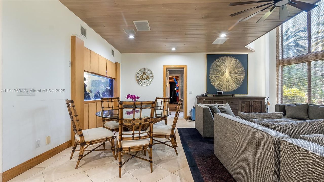 待售: $12,000,000 (7 贝兹, 5 浴室, 10689 平方英尺)