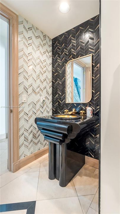 待售: $12,000,000 (7 贝兹, 5 浴室, 10689 平方英尺)