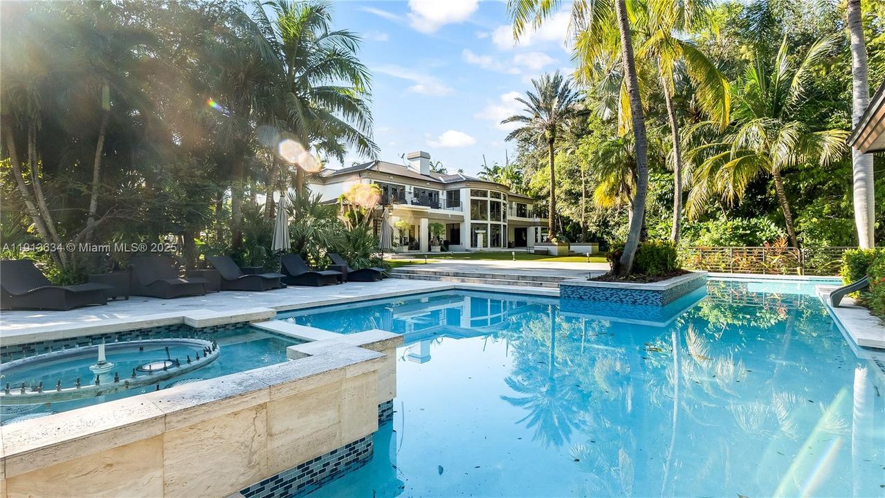 待售: $12,000,000 (7 贝兹, 5 浴室, 10689 平方英尺)