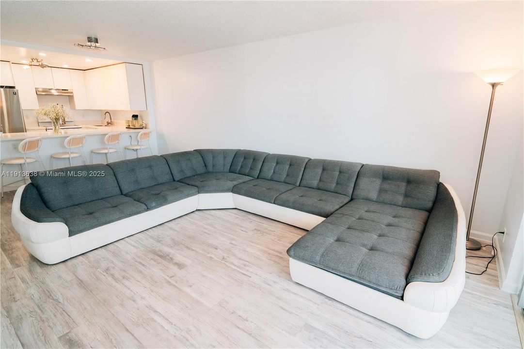 На продажу: $250,000 (1 спален, 1 ванн, 780 Квадратных фут)