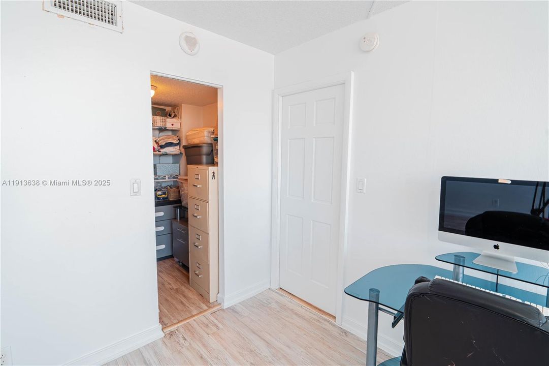 На продажу: $250,000 (1 спален, 1 ванн, 780 Квадратных фут)