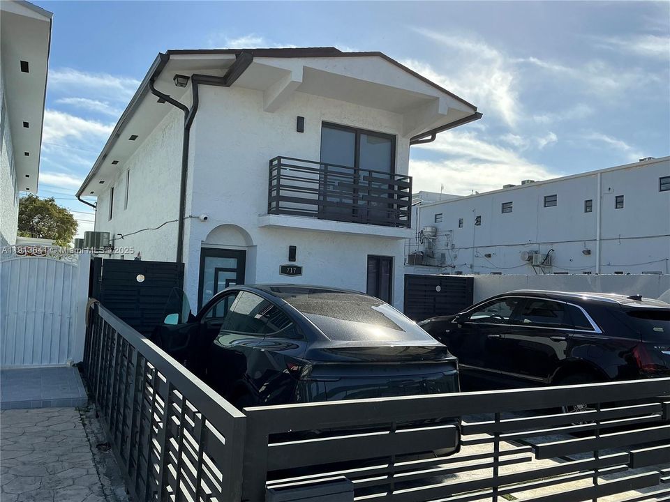 For Sale: $650,000 (4 beds, 2 baths, 1740 Square Feet)