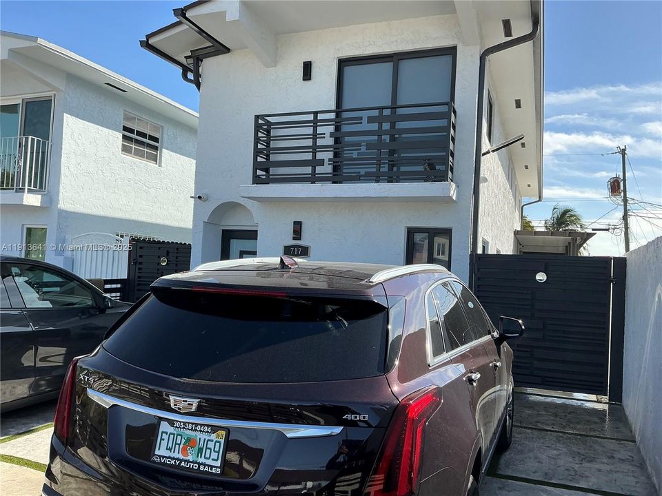 For Sale: $650,000 (4 beds, 2 baths, 1740 Square Feet)