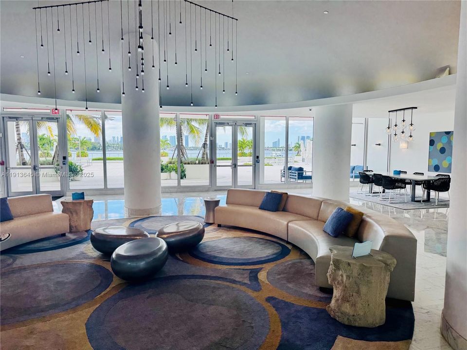 En Venta: $379,000 (0 camas, 1 baños, 776 Pies cuadrados)