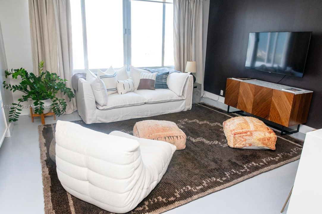 En Venta: $379,000 (0 camas, 1 baños, 776 Pies cuadrados)