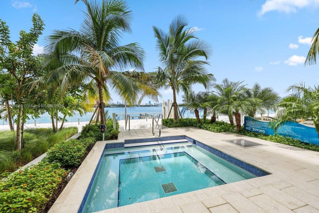 En Venta: $379,000 (0 camas, 1 baños, 776 Pies cuadrados)