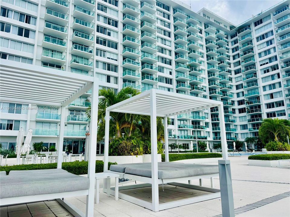 En Venta: $379,000 (0 camas, 1 baños, 776 Pies cuadrados)