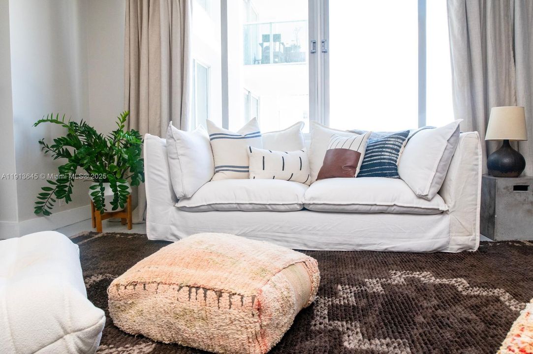 En Venta: $379,000 (0 camas, 1 baños, 776 Pies cuadrados)