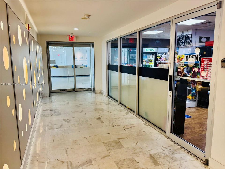 En Venta: $379,000 (0 camas, 1 baños, 776 Pies cuadrados)