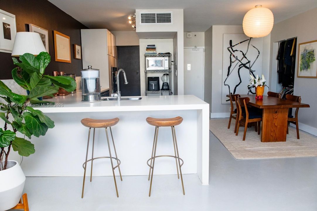 En Venta: $379,000 (0 camas, 1 baños, 776 Pies cuadrados)